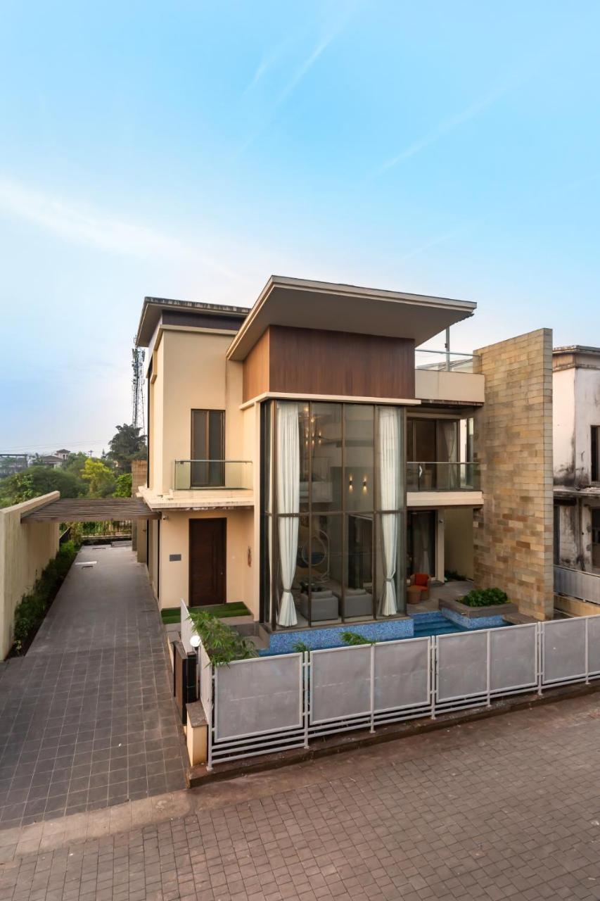 Saffronstays Aspen, Lonavala - Luxury Pool Villa With Games And Tv Room Near Bhushi Dam エクステリア 写真