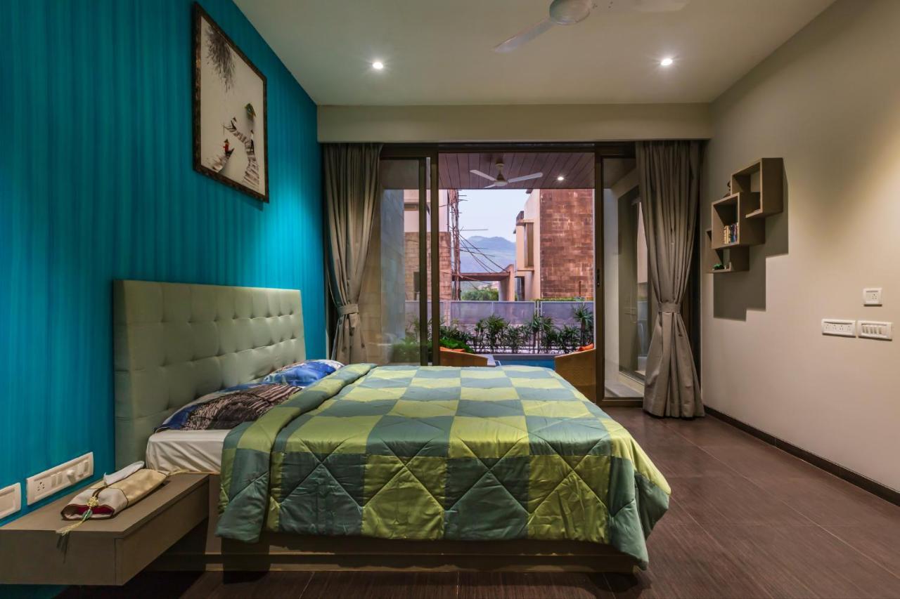 Saffronstays Aspen, Lonavala - Luxury Pool Villa With Games And Tv Room Near Bhushi Dam エクステリア 写真